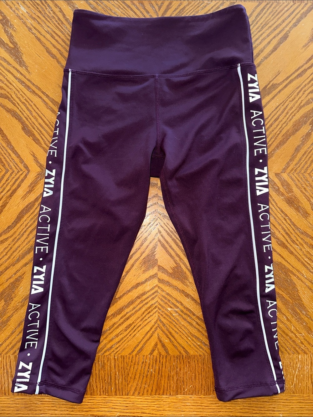 Zyia Active *NWOT* Women's Active Capri Leggings